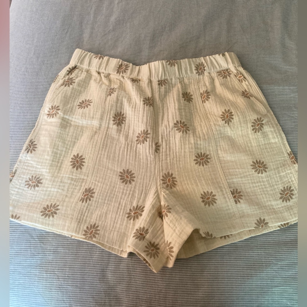 Madewell muslin shorts in Ivory with Daisy print size XL